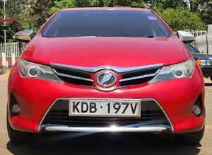Toyota Auris 2013 Red