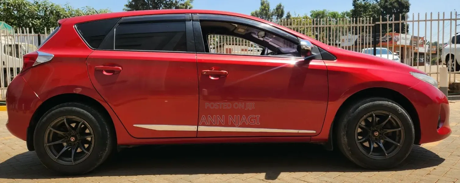 Toyota Auris 2013 Red
