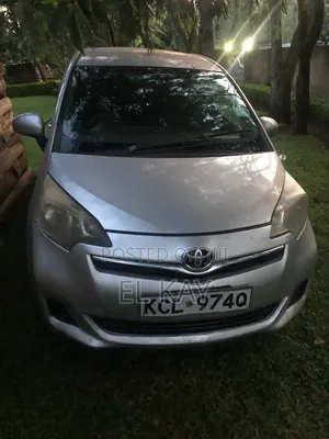 Toyota Ractis 1.3 FWD 2012 Silver