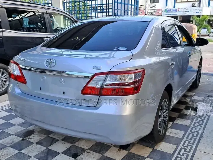 Toyota Premio 2013 Silver