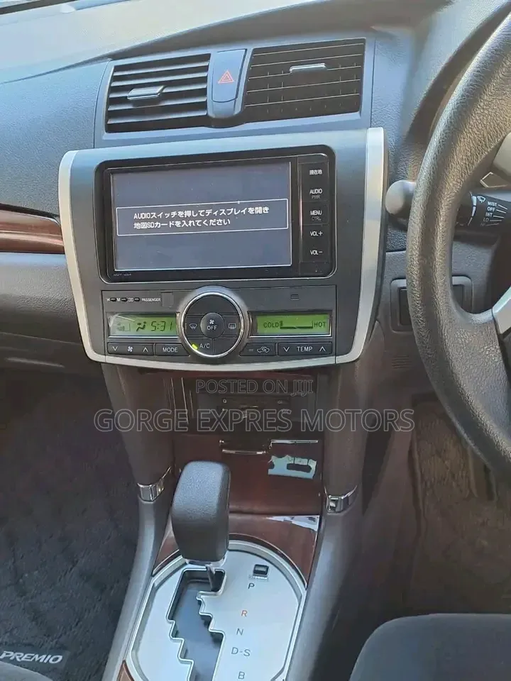 Toyota Premio 2013 Silver