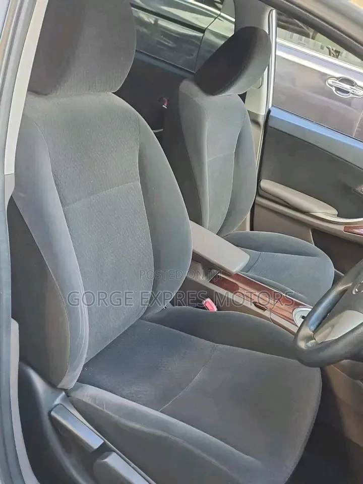 Toyota Premio 2013 Silver