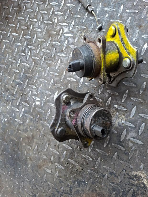 Rear Hub Vitz Old Model 2wd