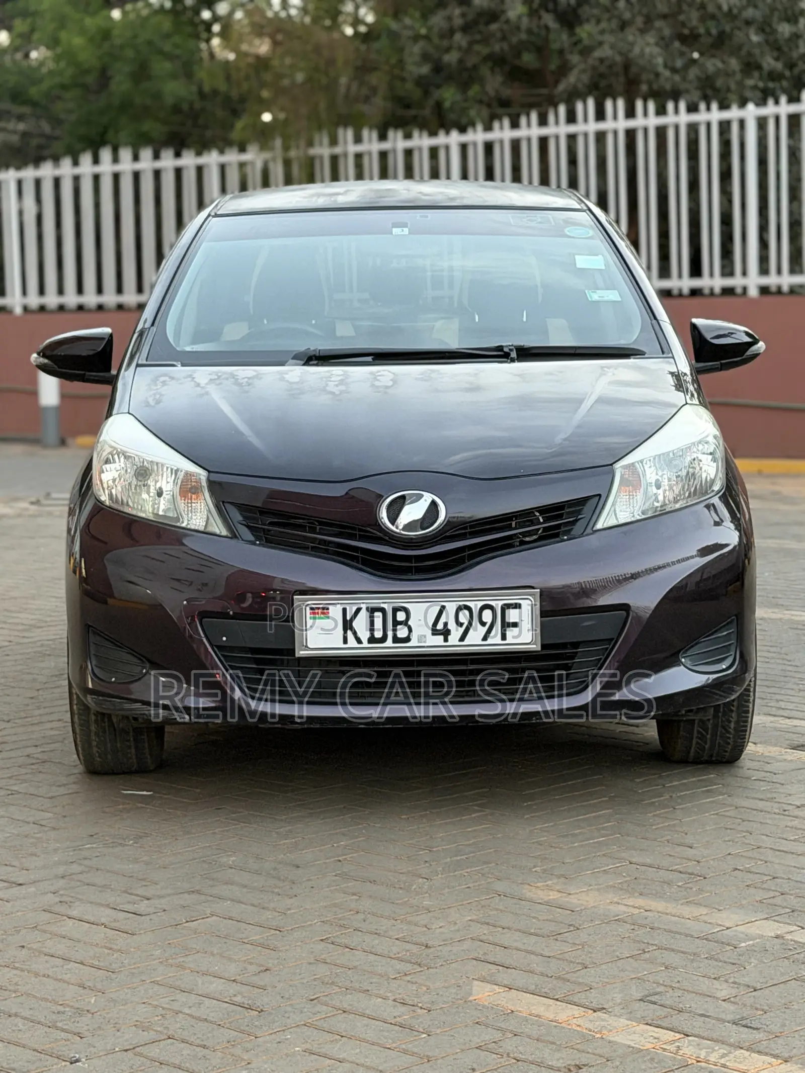 Toyota Vitz 2013 Burgundy