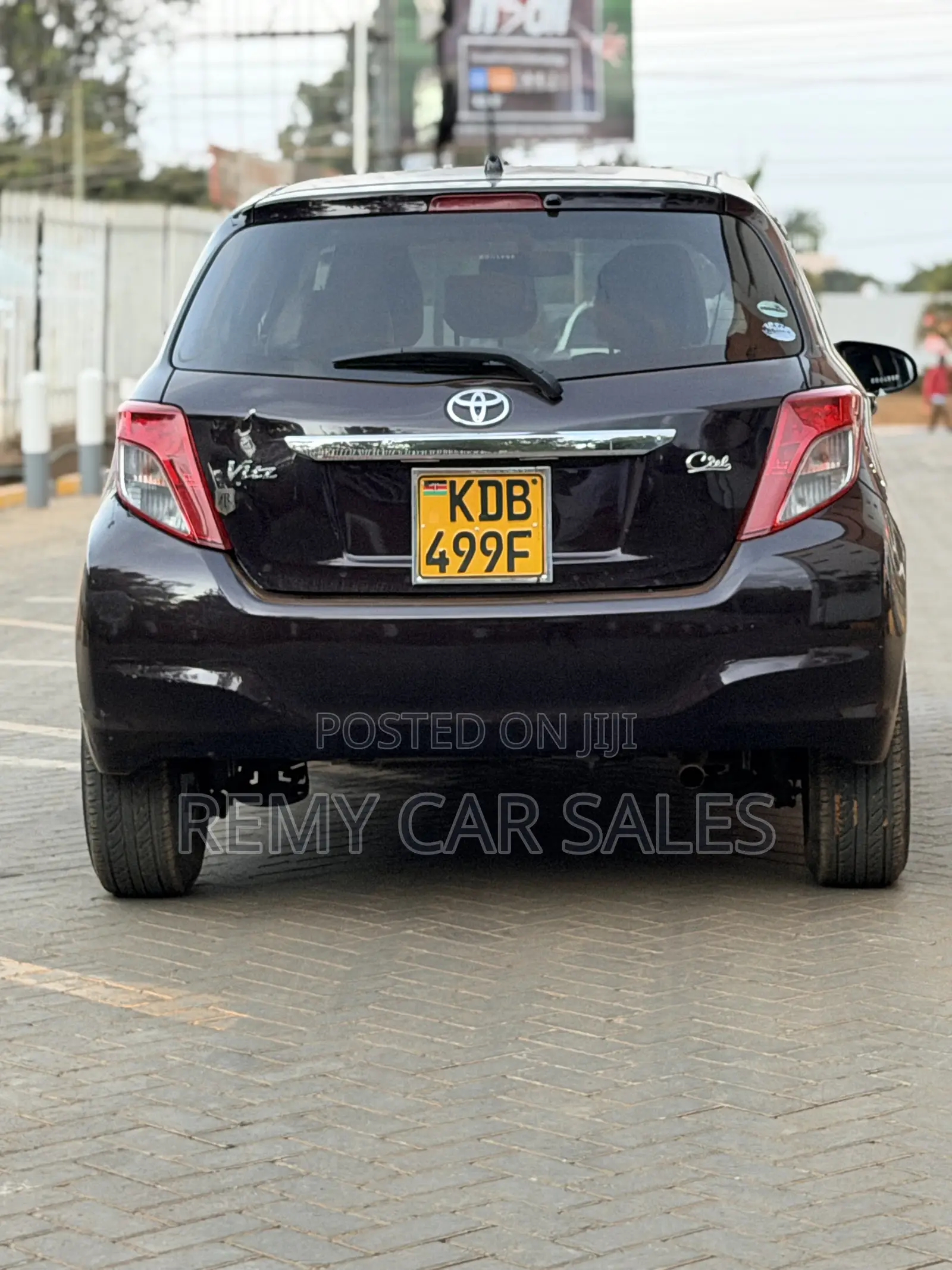 Toyota Vitz 2013 Burgundy