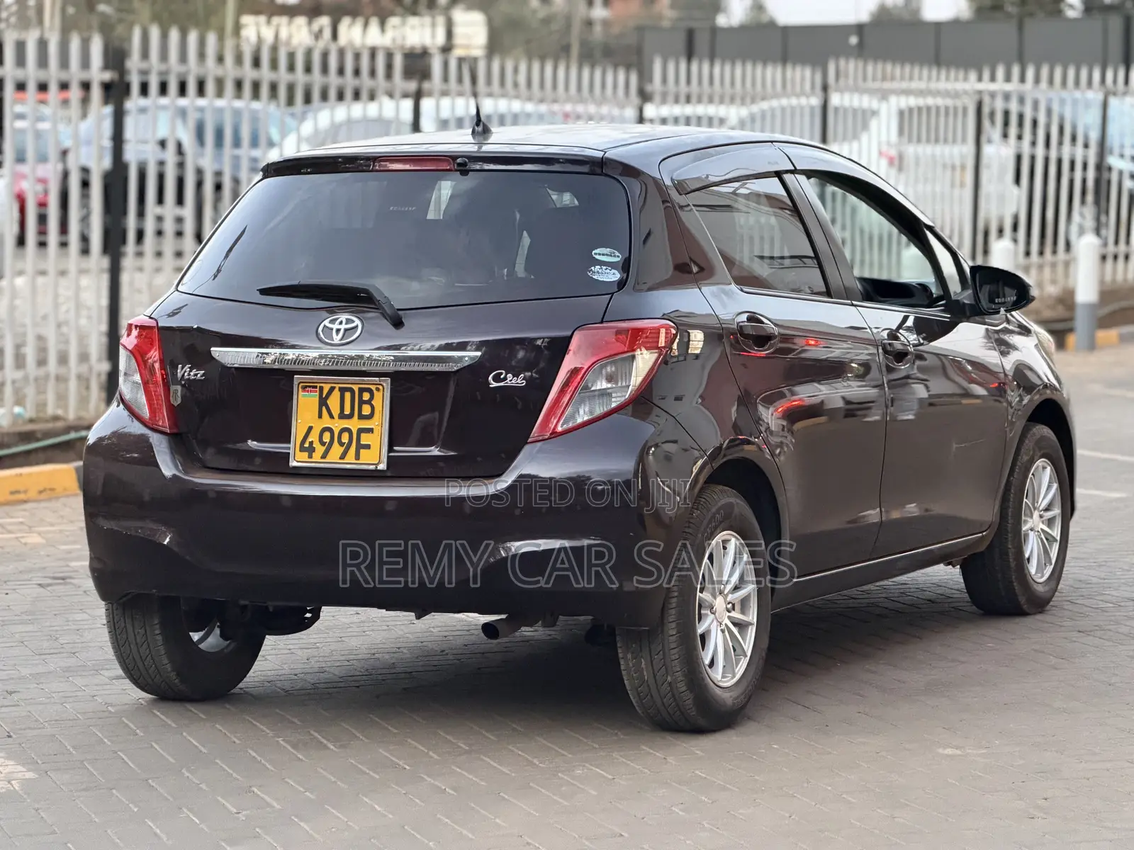 Toyota Vitz 2013 Burgundy
