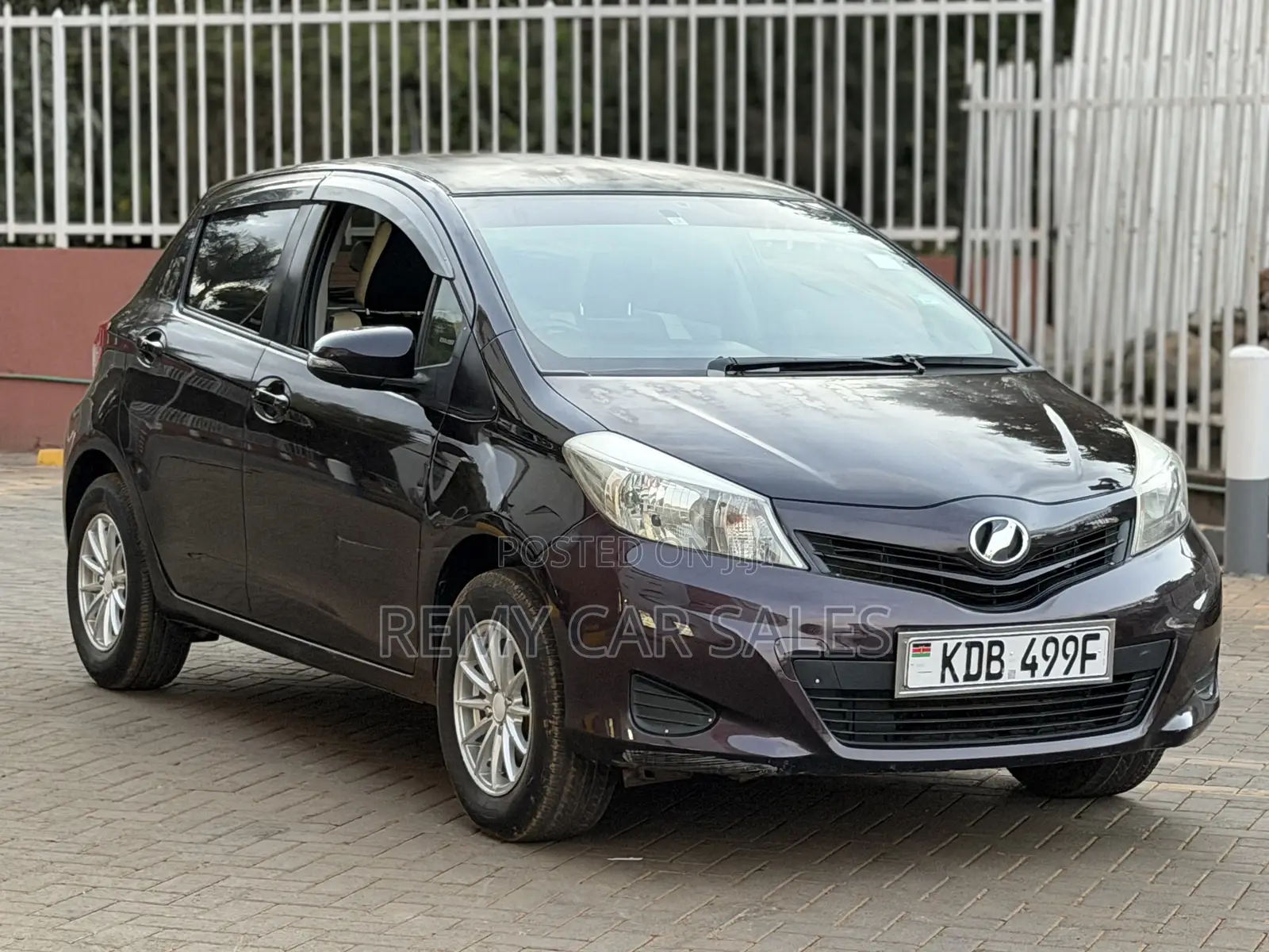 Toyota Vitz 2013 Burgundy