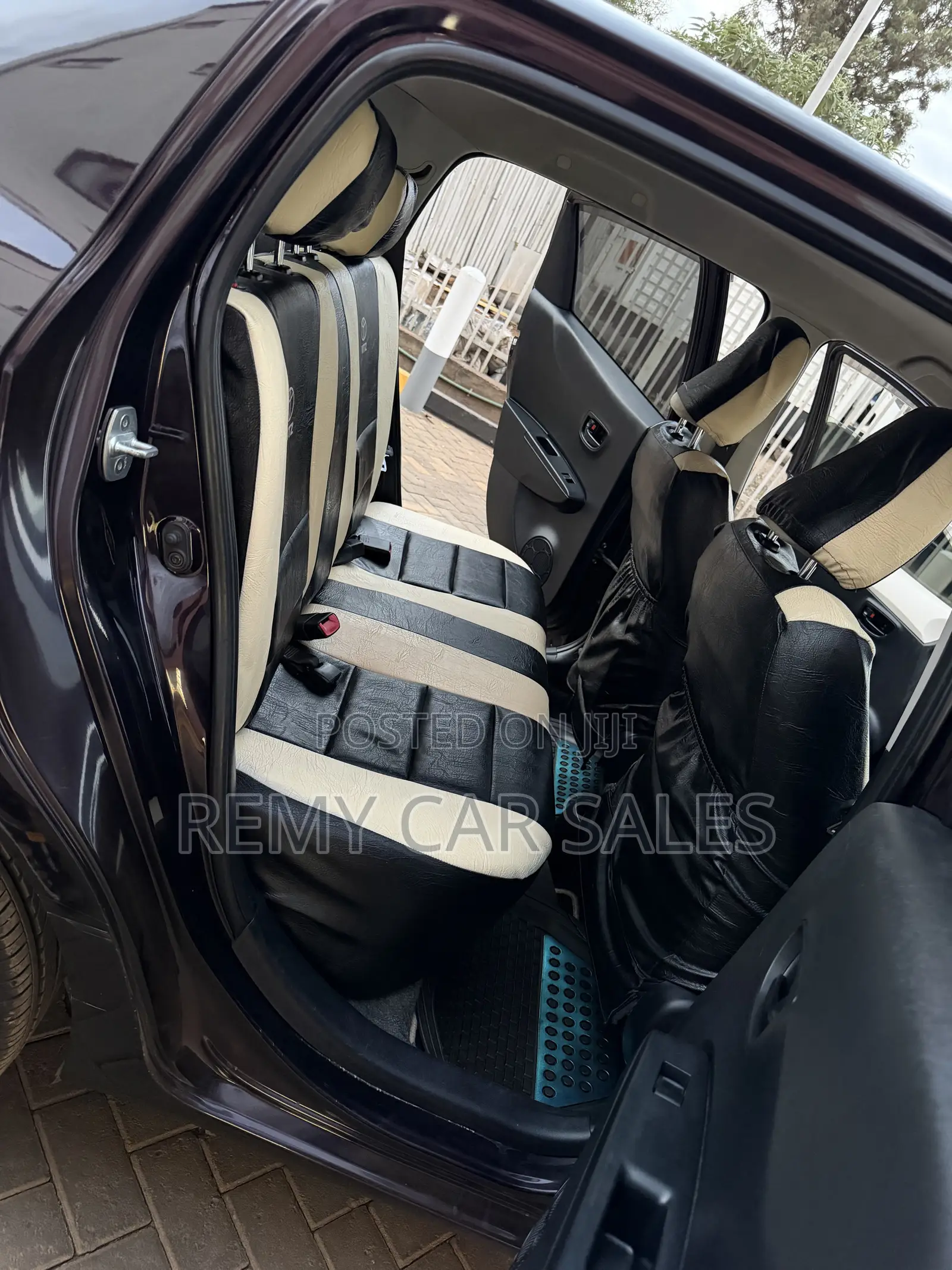 Toyota Vitz 2013 Burgundy