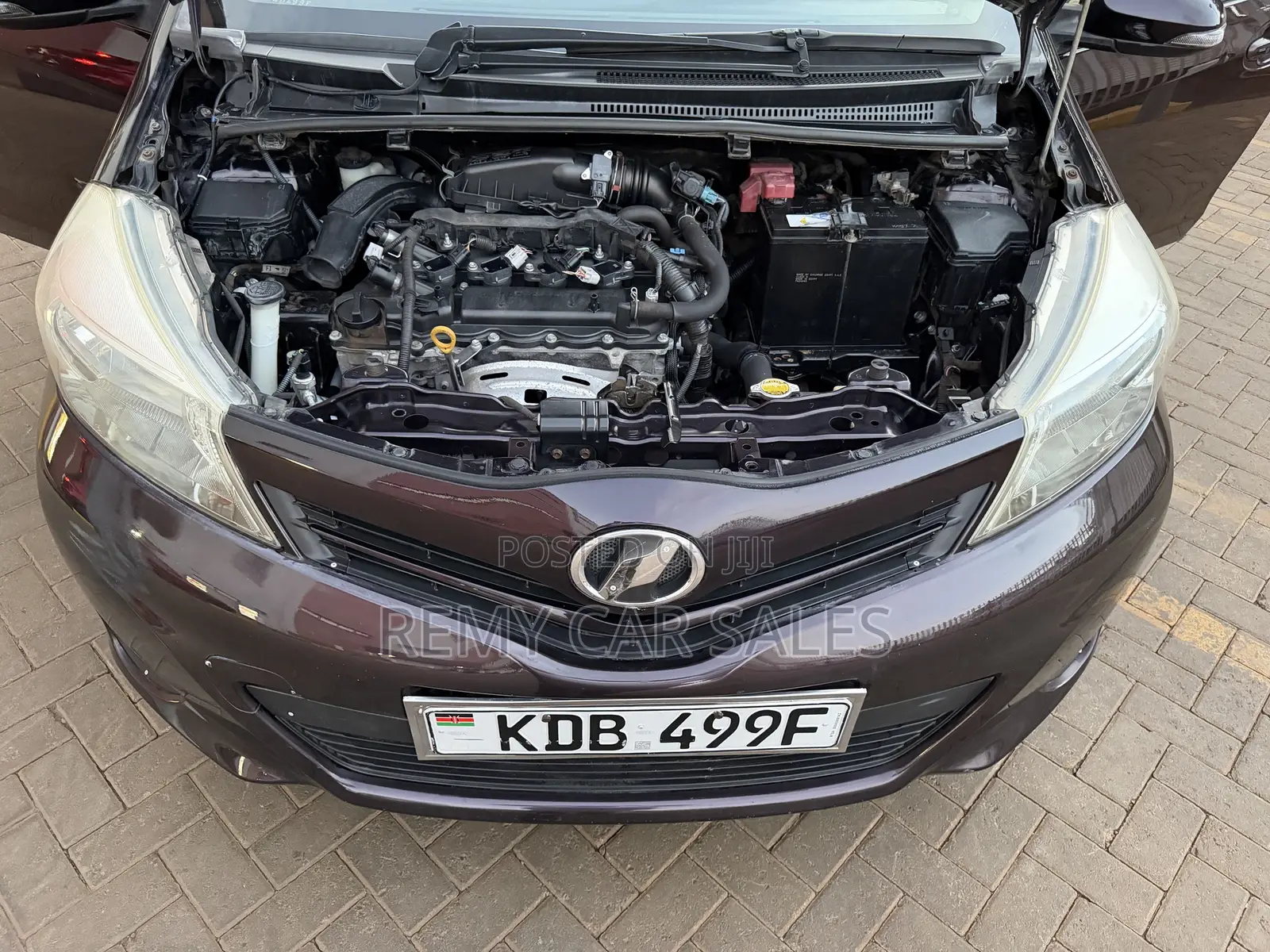 Toyota Vitz 2013 Burgundy