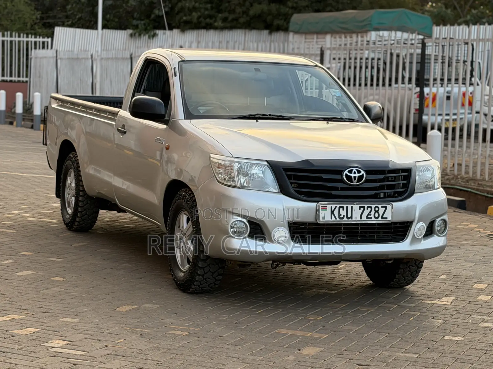 Toyota Hilux 2012 Silver
