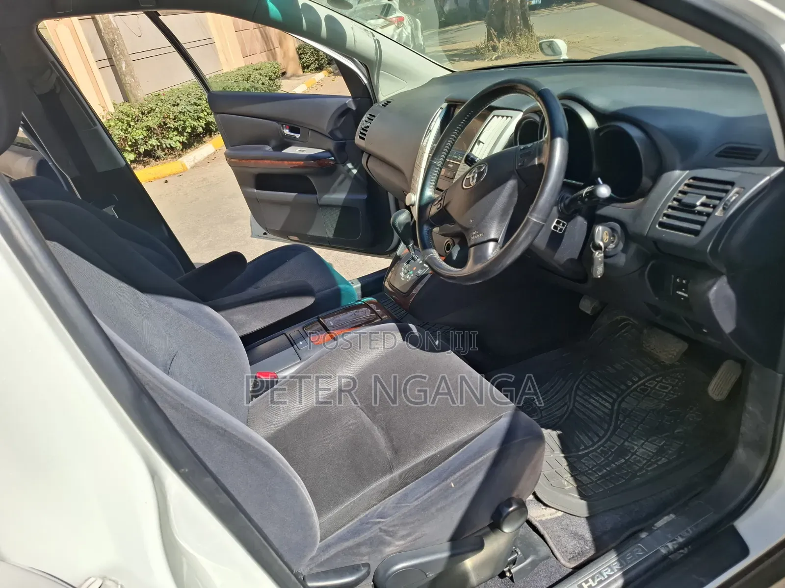 Toyota Harrier 2.4 2012 White