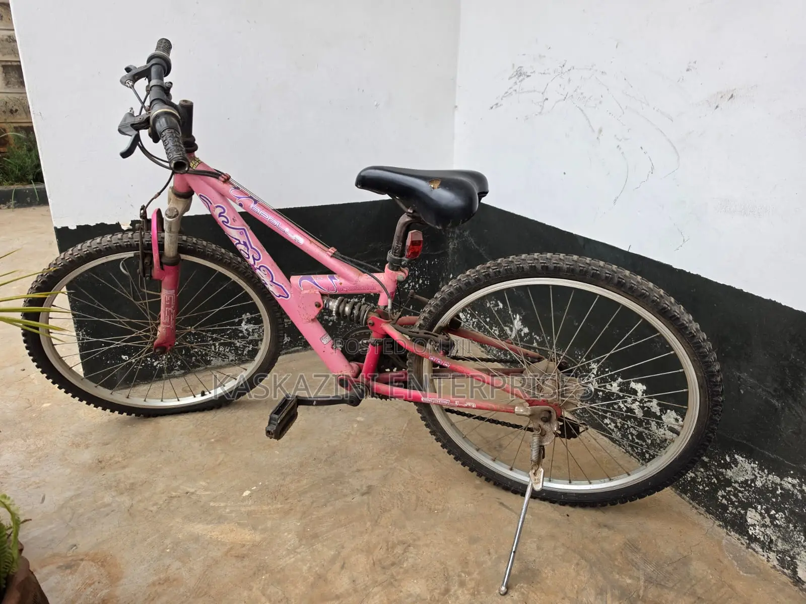 26" Mountain Bike – Blue/Silver and Apollo 24" Mountain Bike – Pink