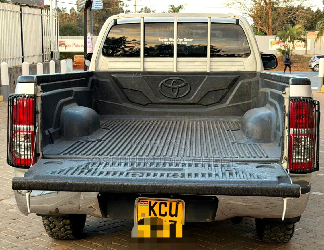 Toyota Hilux 2012 Silver