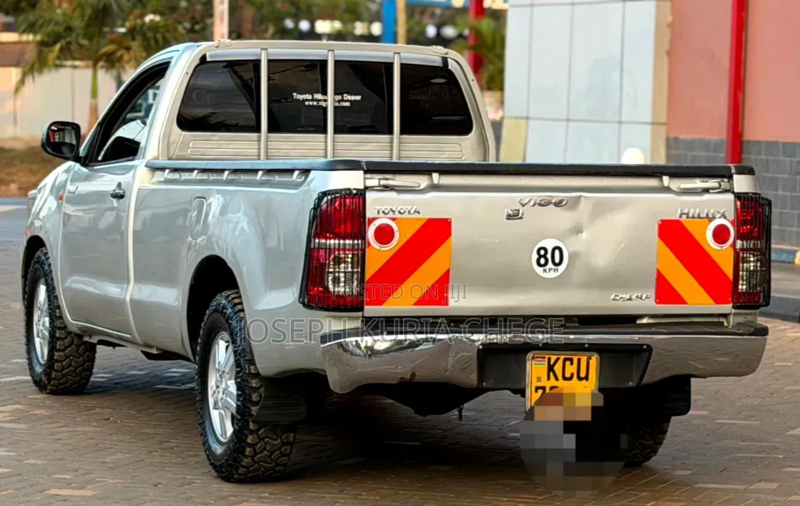 Toyota Hilux 2012 Silver