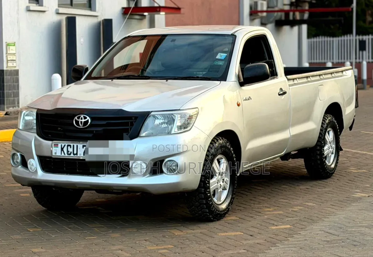 Toyota Hilux 2012 Silver