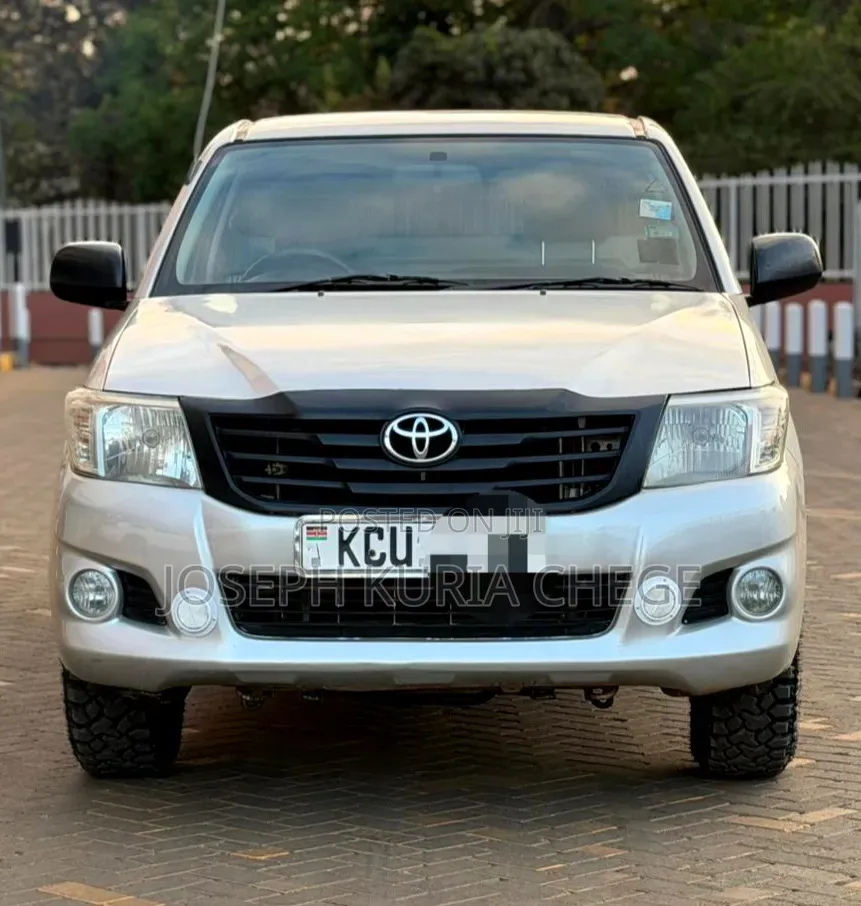 Toyota Hilux 2012 Silver