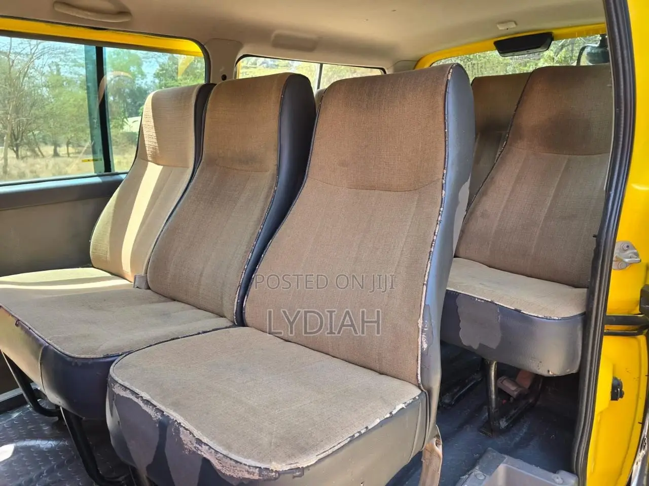 Nissan Caravan (Urvan) 2010 Yellow