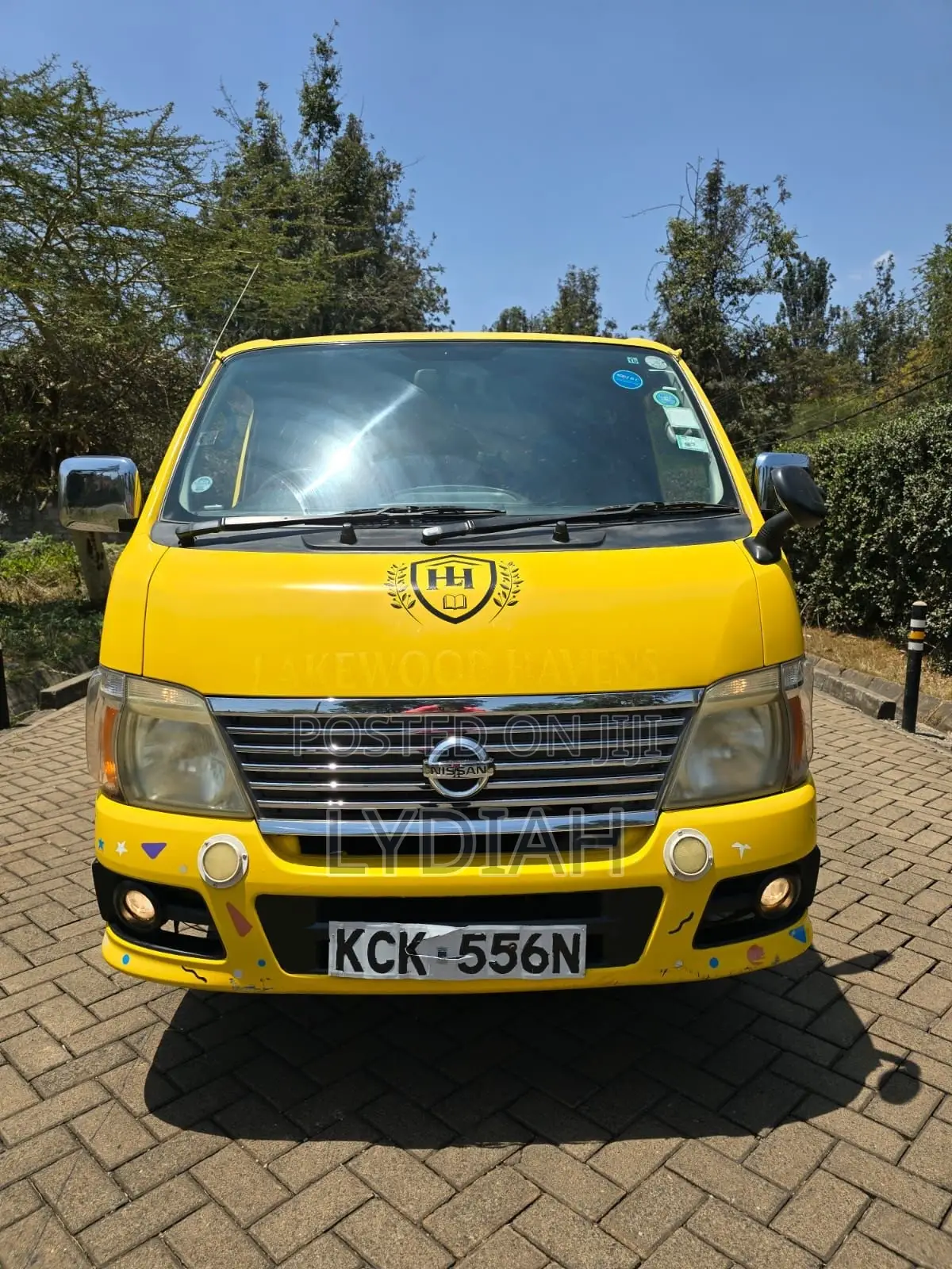 Nissan Caravan (Urvan) 2010 Yellow