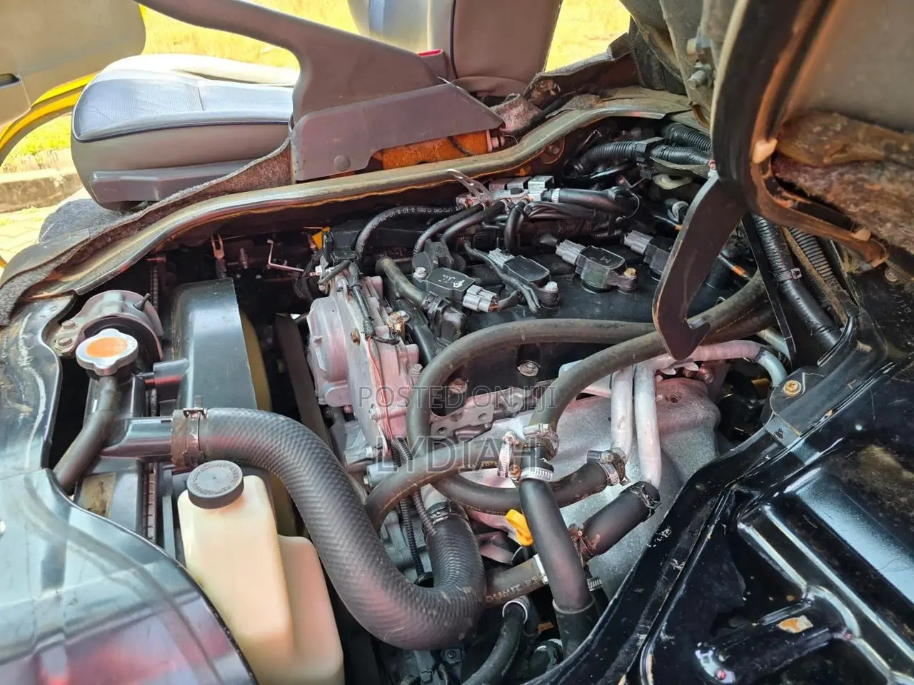 Nissan Caravan (Urvan) 2010 Yellow