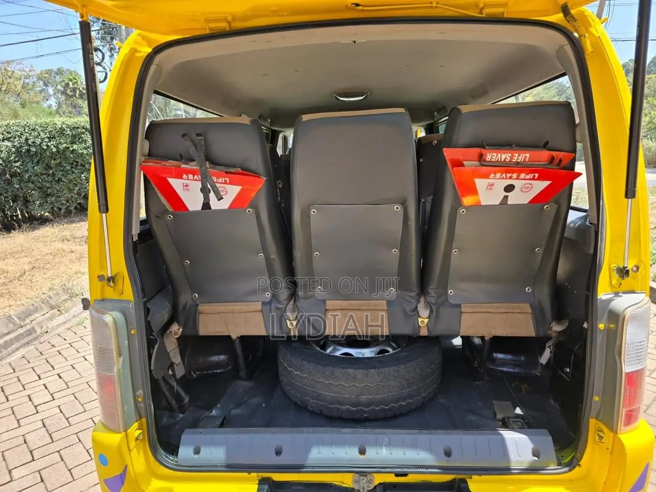Nissan Caravan (Urvan) 2010 Yellow