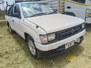 Toyota Hilux 2010 White