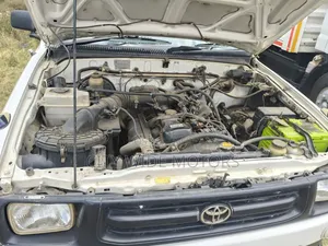 Toyota Hilux 2010 White