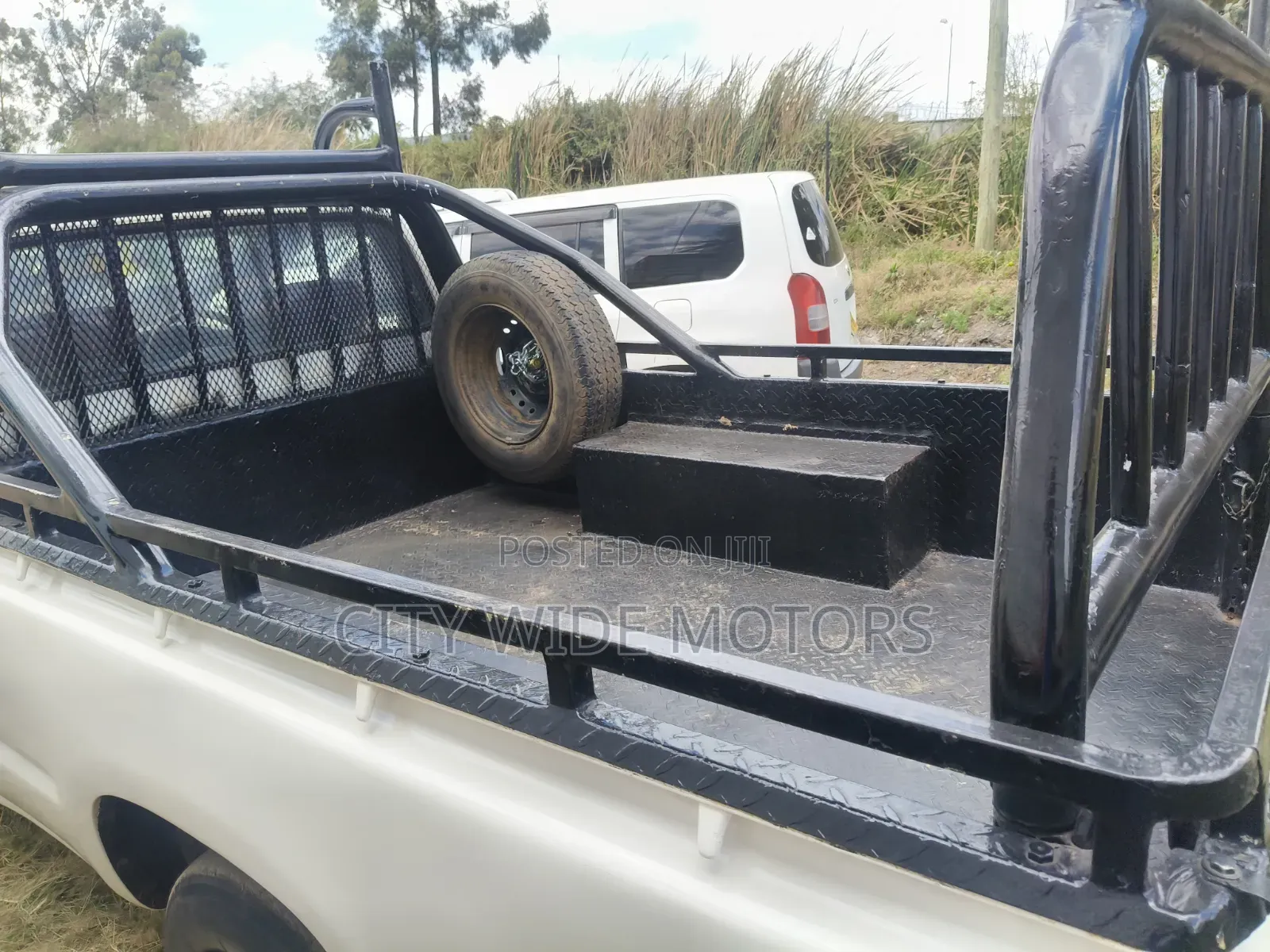 Toyota Hilux 2010 White