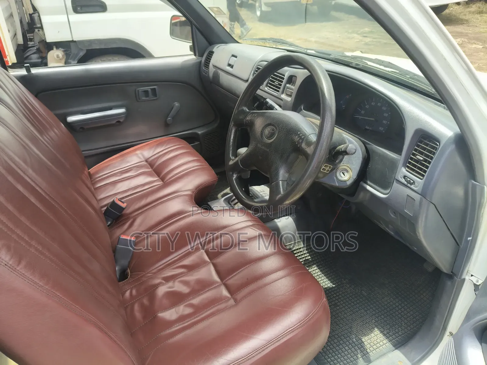 Toyota Hilux 2010 White