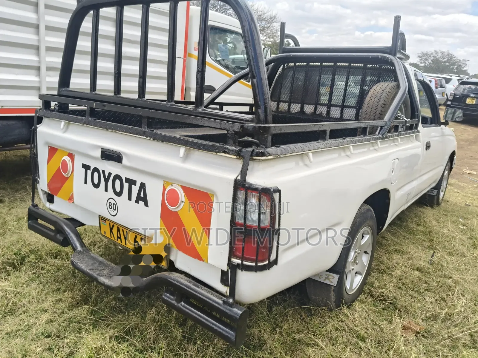 Toyota Hilux 2010 White