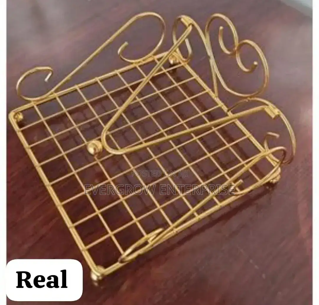 Love Shape Metallic Serviet Holder- Black and Gold