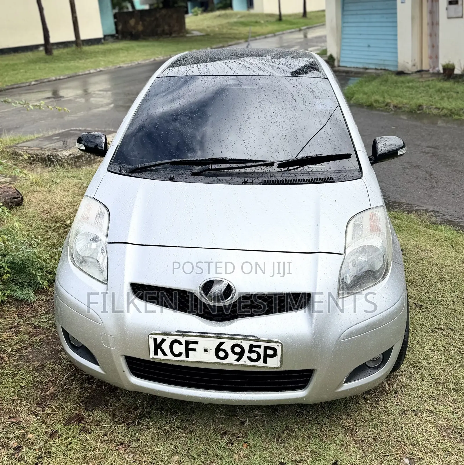 Toyota Vitz 2009 Silver