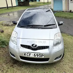 Toyota Vitz 2009 Silver