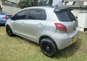 Toyota Vitz 2009 Silver