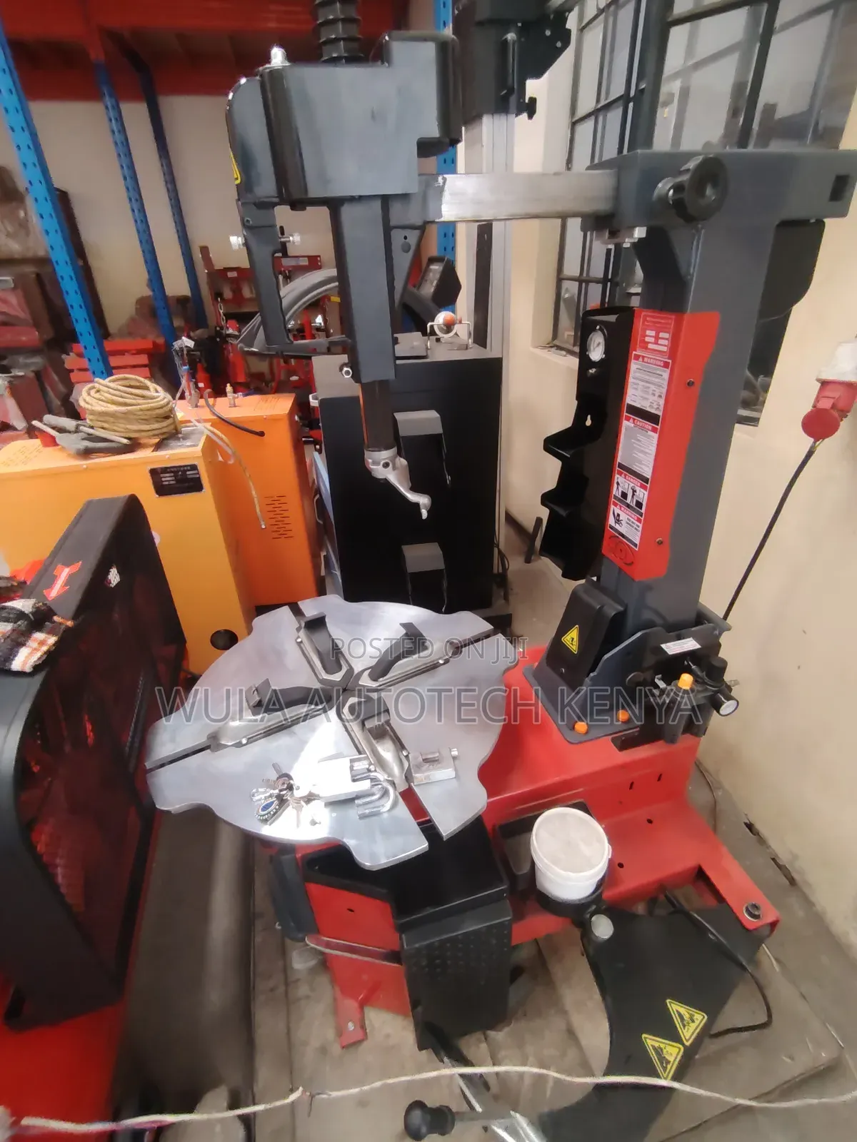 Pneumatic System and Rotating Turntable Tyre Changer STC 868 Sunshine