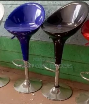 Height-Adjustable Bar Stool – Comfortable & Space-Saving Design
