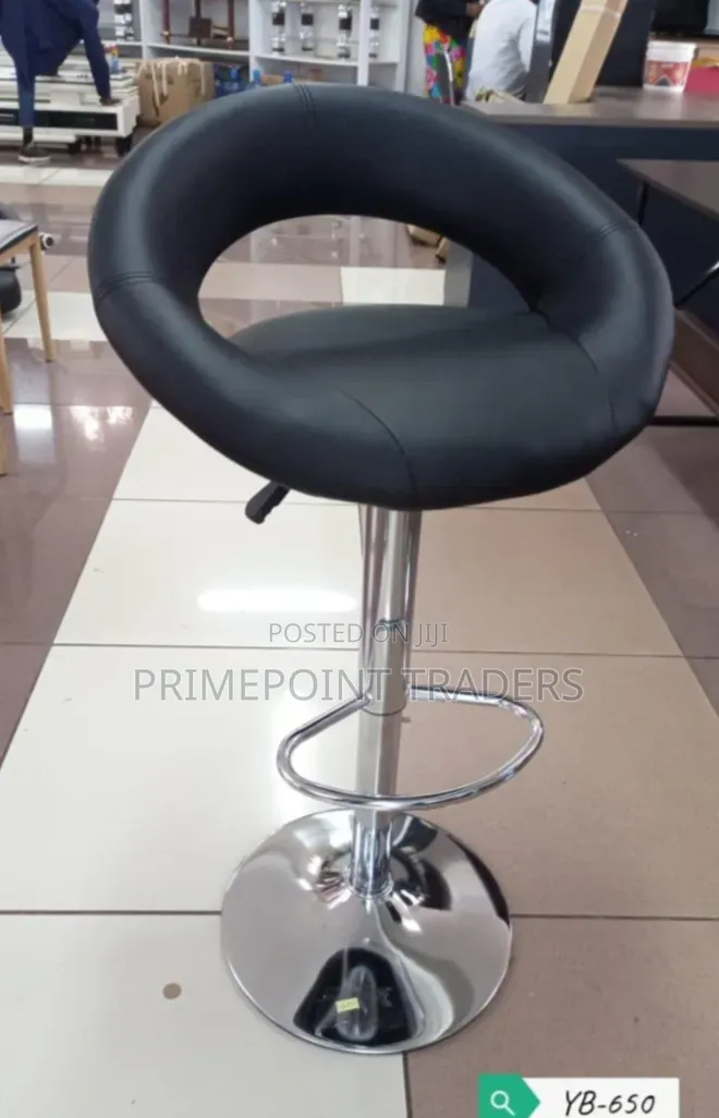 Height-Adjustable Modern Bar Chair – Versatile & Comfortable