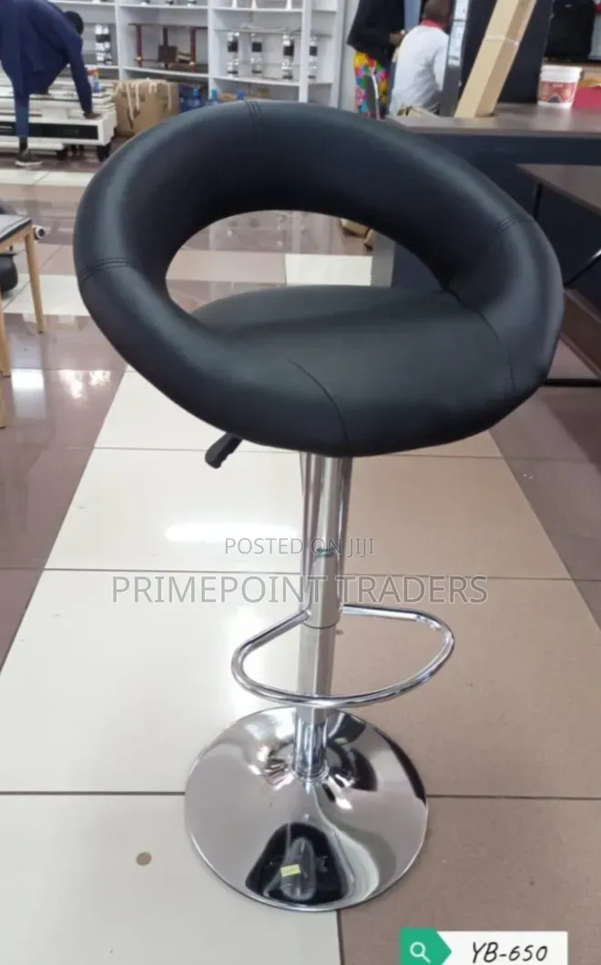 Height-Adjustable Modern Bar Chair – Versatile & Comfortable