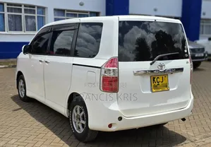 Toyota Noah 2009 Pearl