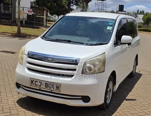 Toyota Noah 2009 Pearl