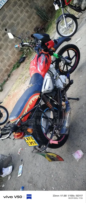 Bajaj Boxer 150 UG 2025 Red