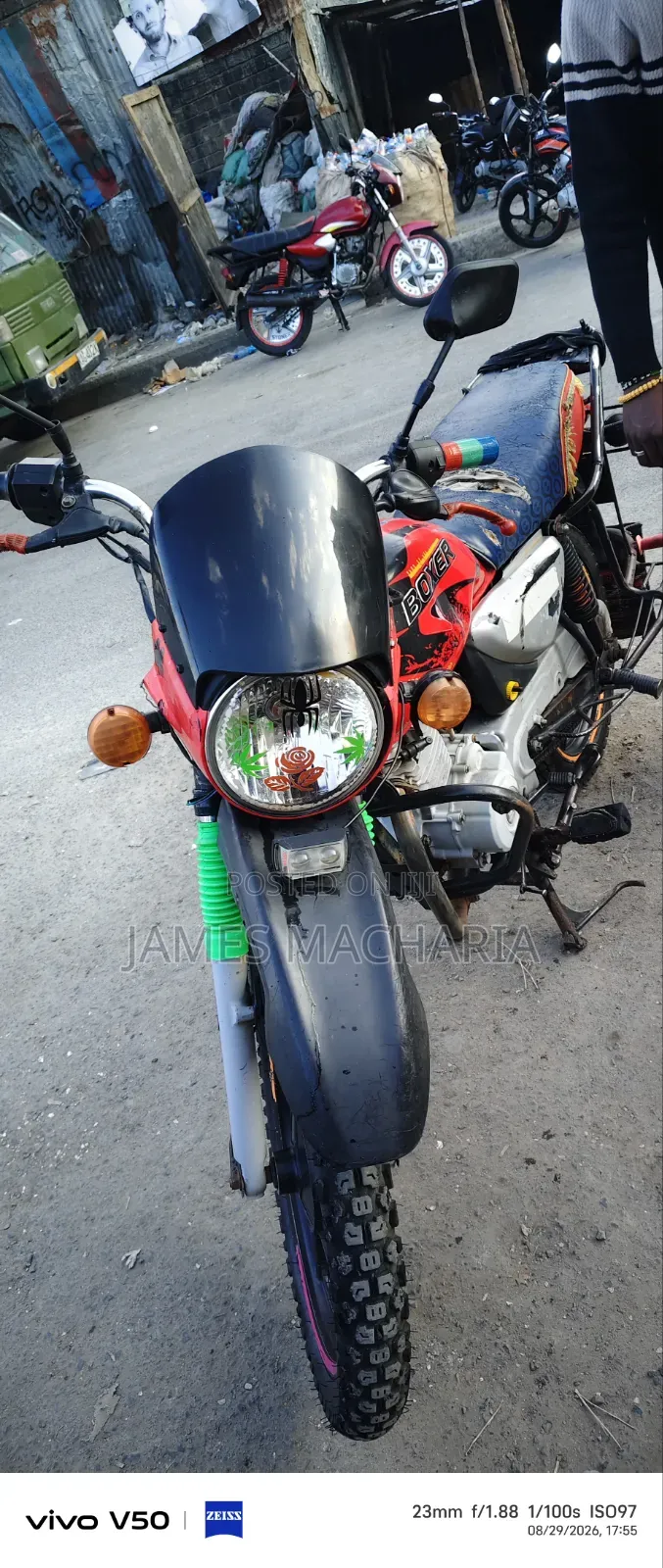 Bajaj Boxer 150 UG 2025 Red