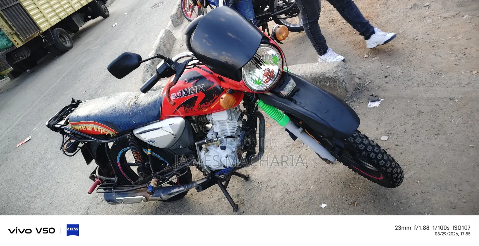 Bajaj Boxer 150 UG 2025 Red