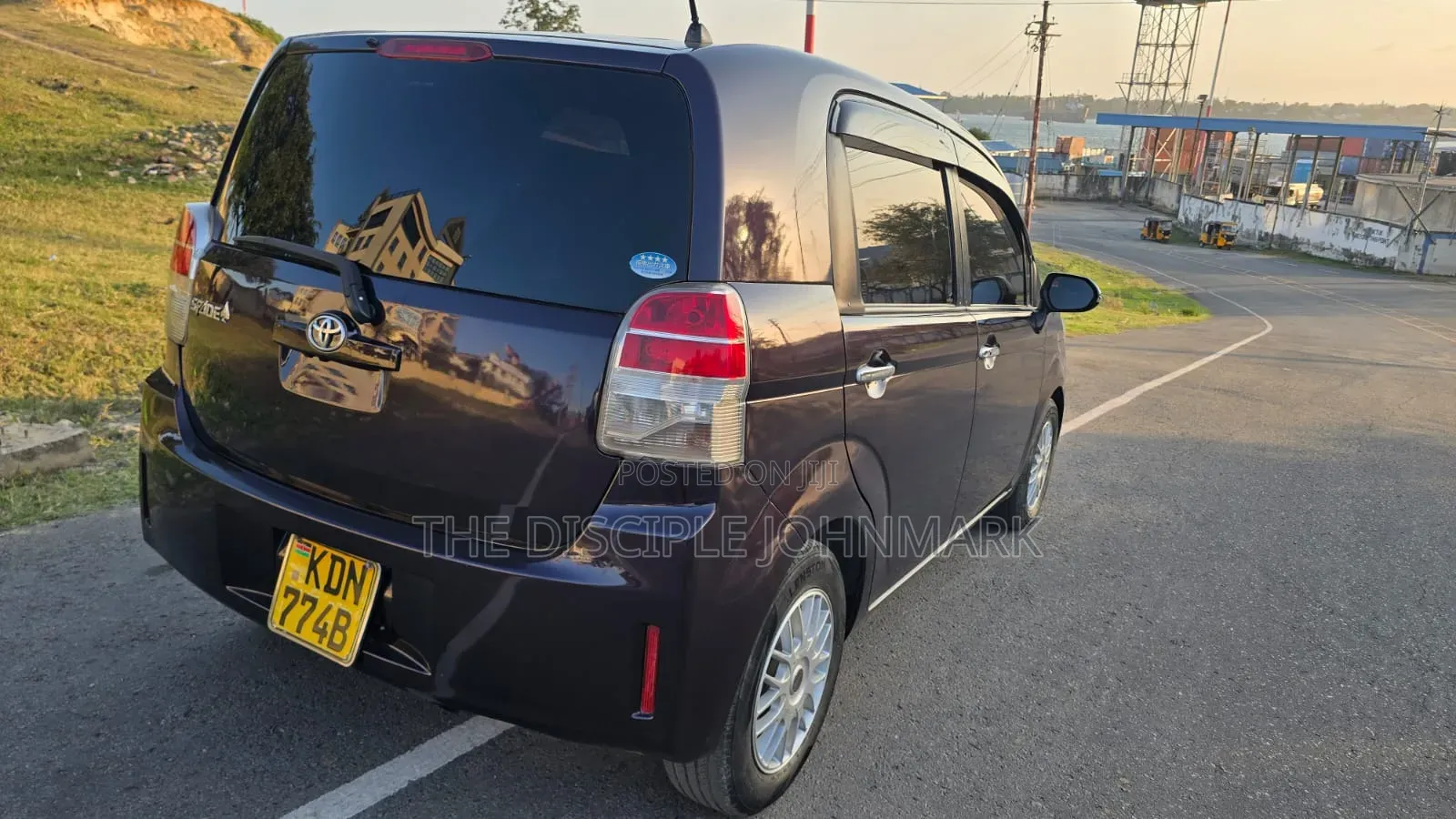 Toyota Spade 2016 Purple