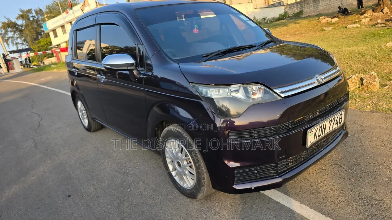 Toyota Spade 2016 Purple