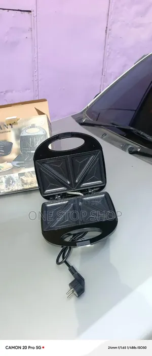 Brand New Sandwich Maker 2in1 Seals 2sandwichesinto Triangle Halves