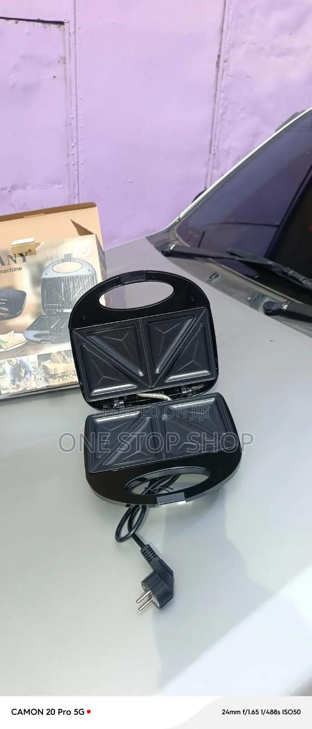 Brand New Sandwich Maker 2in1 Seals 2sandwichesinto Triangle Halves