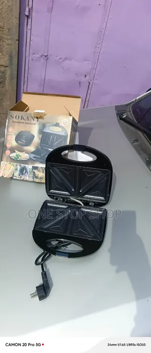 Brand New Sandwich Maker 2in1 Seals 2sandwichesinto Triangle Halves