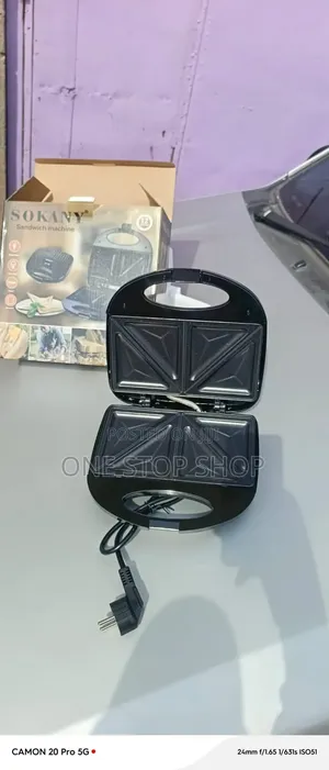 Sandwich Maker With Status Indicator Light  for Preheating Readiness