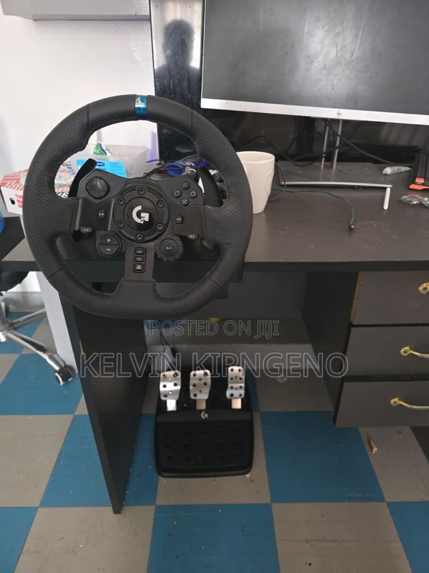 Logitech G923 Ps5, Ps4, PC. (2 Months Pre-Owned)