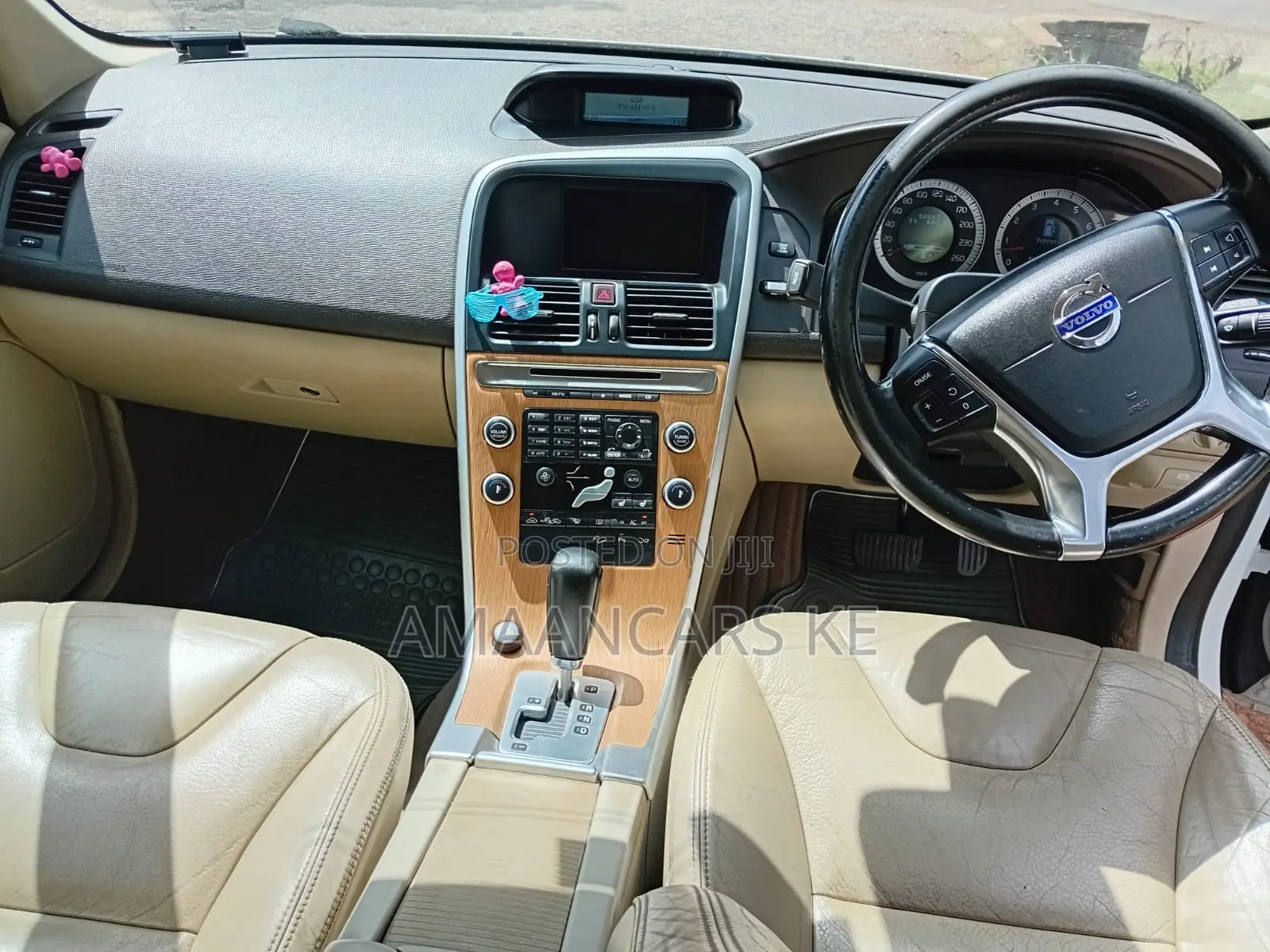 Volvo XC60 2010 White